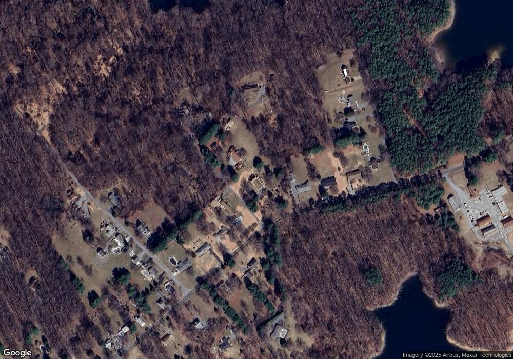 5707 Lakeside Dr, Sykesville, MD 21784 - photo 1