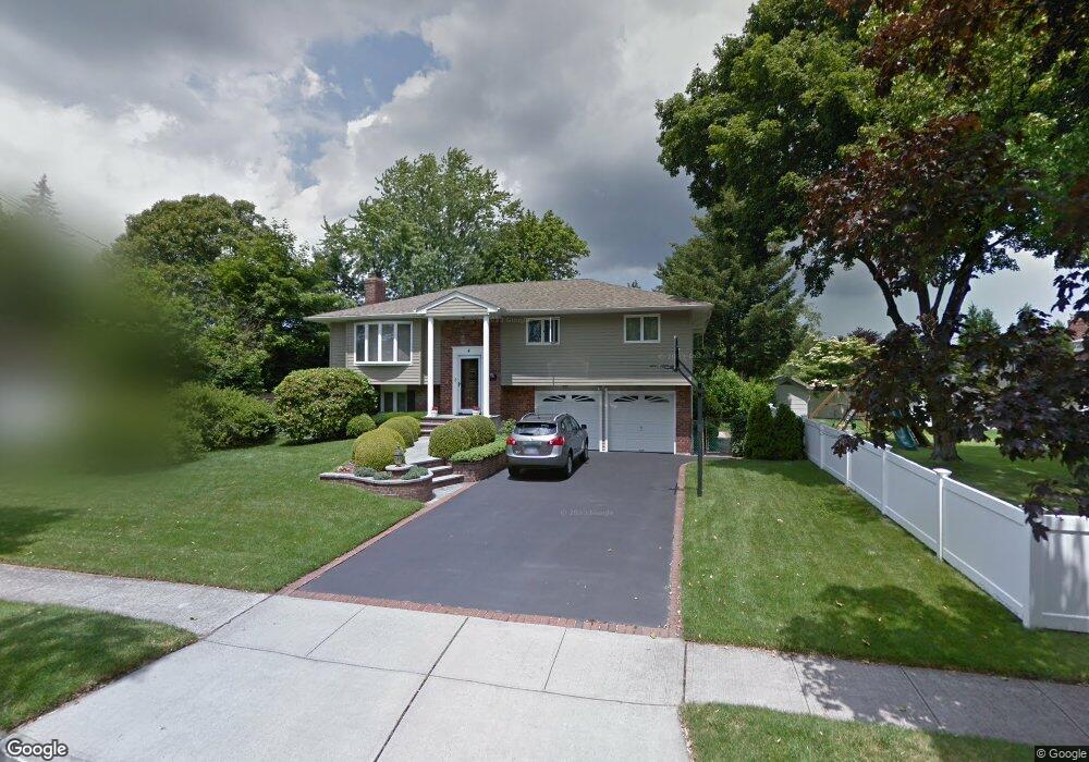 4 Wheatly Place, ComMacK, NY 11725 - photo 1