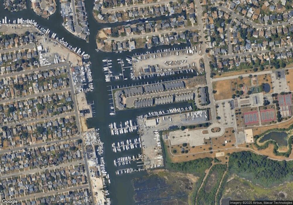 45 Ocean Watch Ct, Freeport, NY 11520 - photo 1