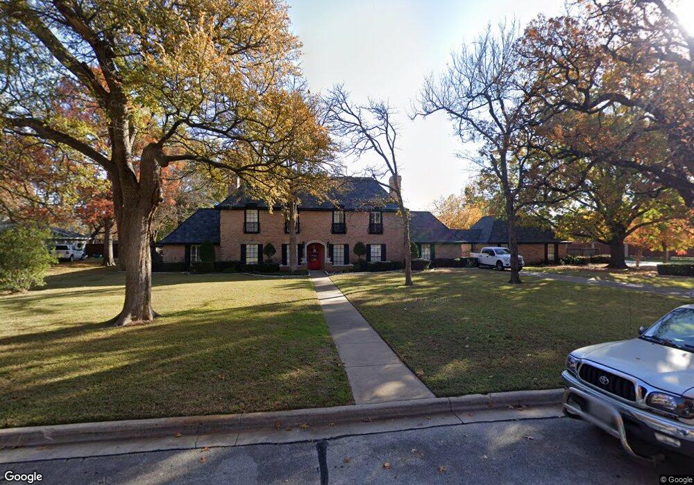 10 Country Place, Bedford, TX 76021 - photo 1