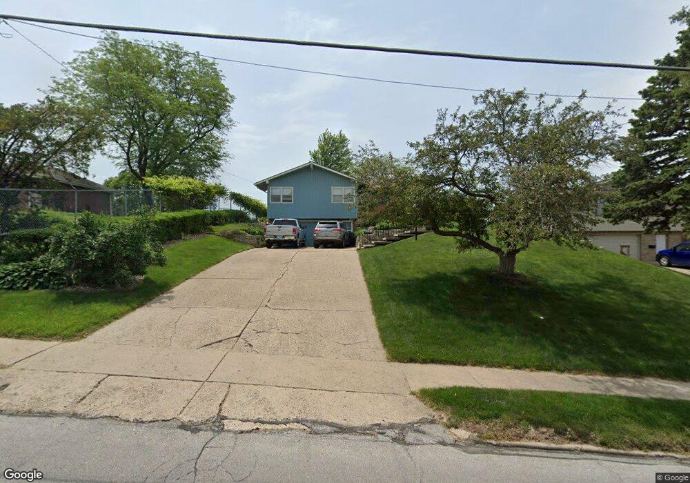2563 Hull Ave, Des Moines, IA 50317 - photo 1