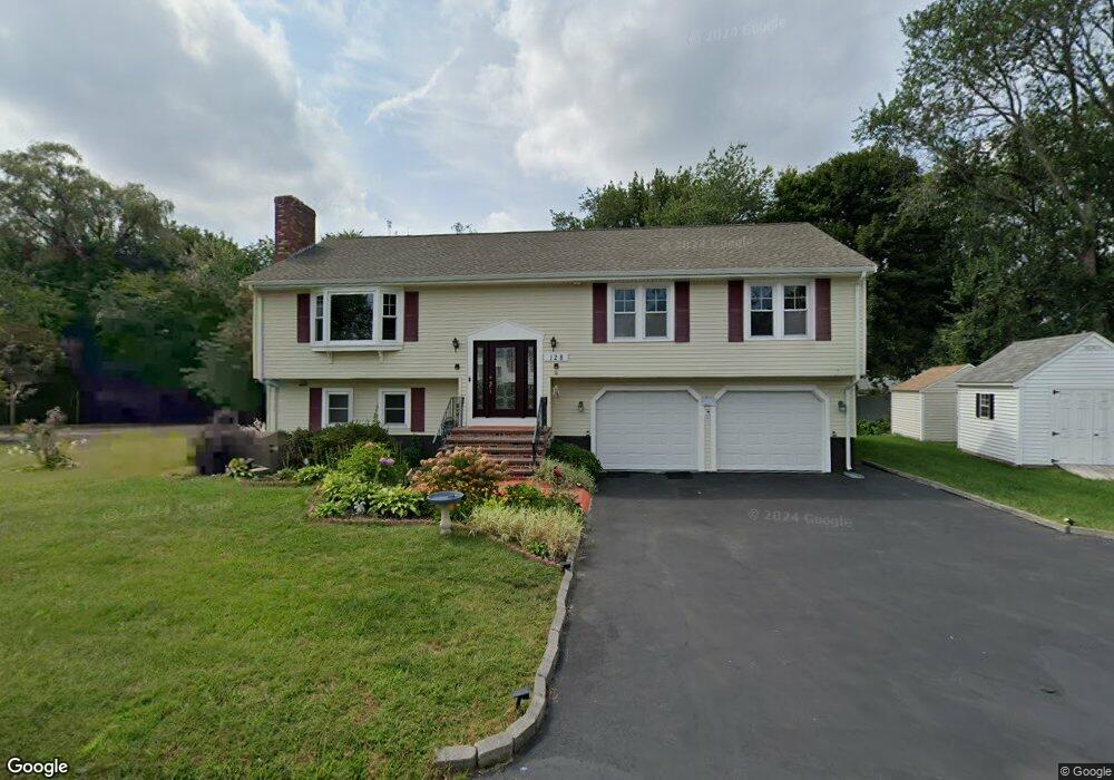 128 Chestnut Cir, Randolph, MA 02368 - photo 1