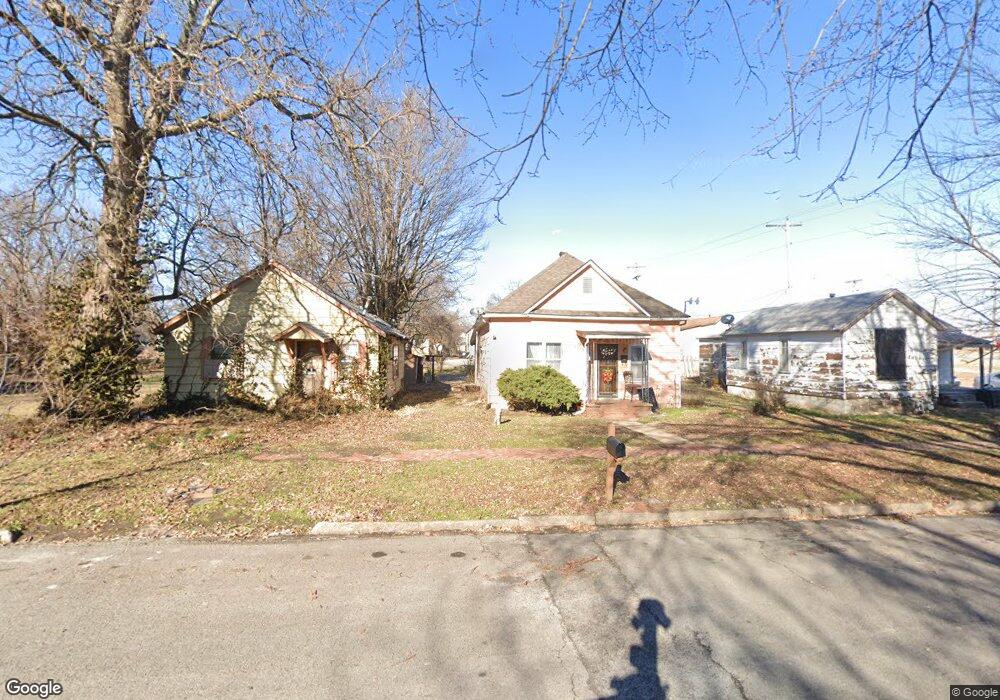 2207 Grand Ave, Parsons, KS 67357 - photo 1