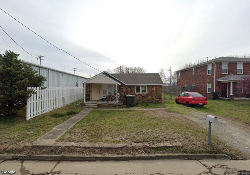 302 S Weenonah Ave, Claremore, OK 74017 - photo 1