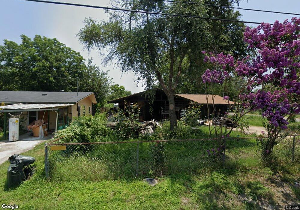 953 E Pine St, Seguin, TX 78155 - photo 1