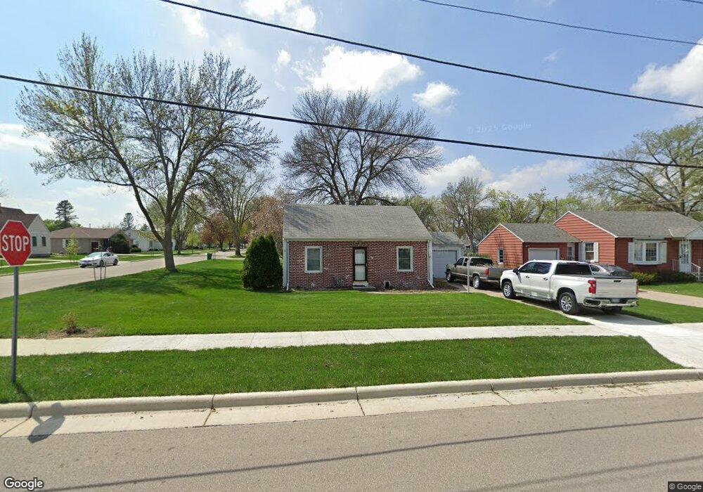 911 Clausen Ave, Albert Lea, MN 56007 - photo 1