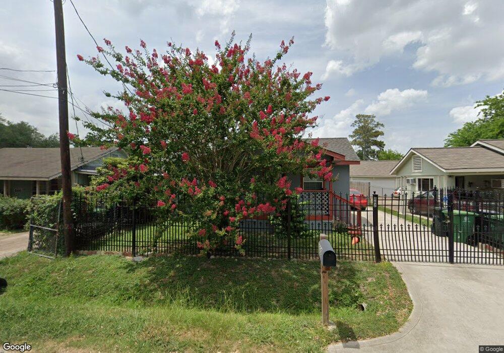 862 Chas Ln, Houston, TX 77091 - photo 1