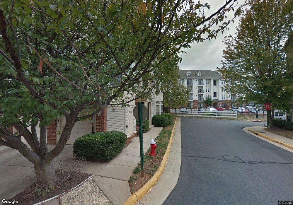 46365 Pryor Square unit 83, Sterling, VA 20165 - photo 1