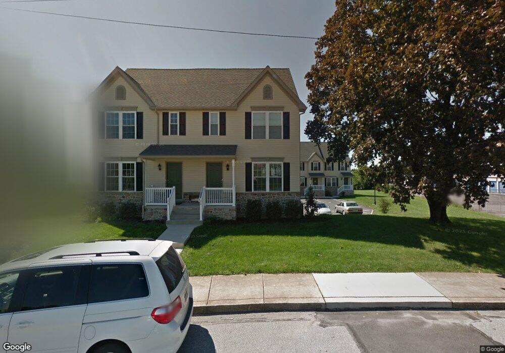 270 Locust St unit 1, New Holland, PA 17557 - photo 1