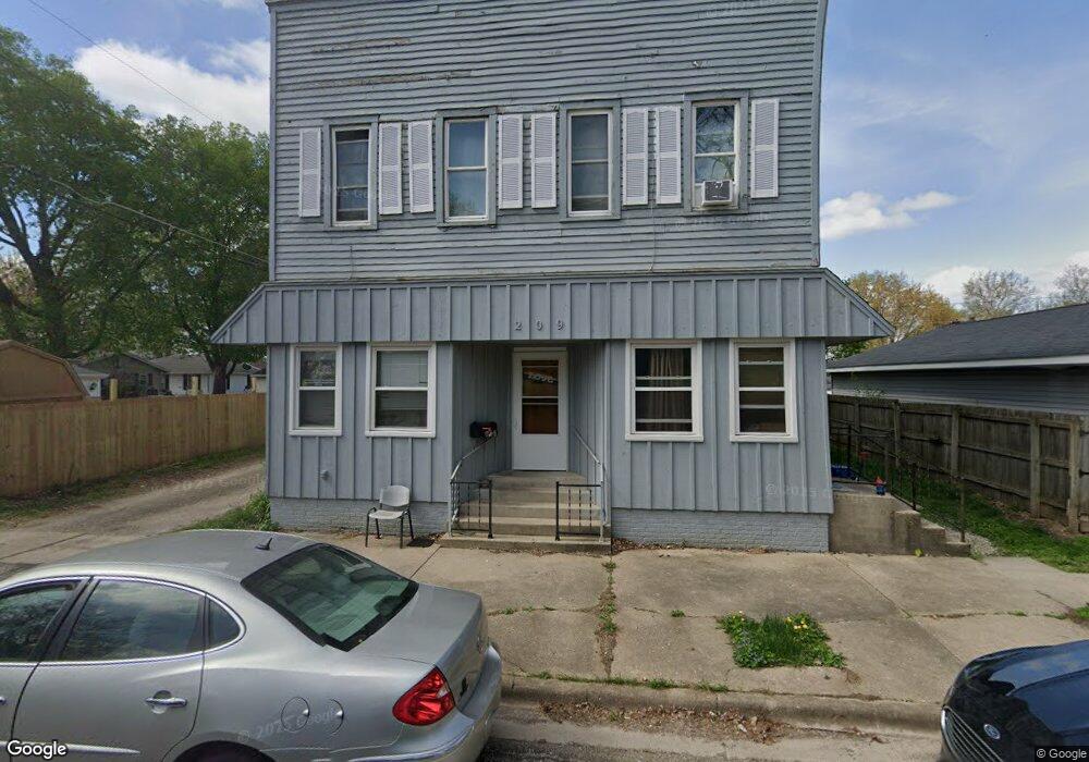 209 Davenport St, Lincoln, IL 62656 - photo 1