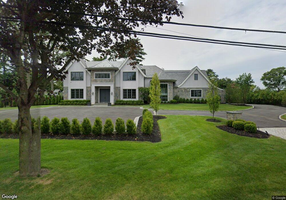 429 E Shore Rd, Great Neck, NY 11024 - photo 1