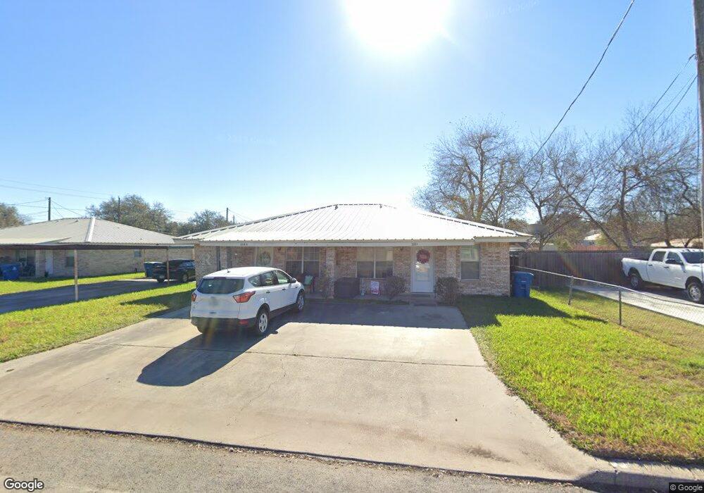306 E Inez St, Beeville, TX 78102 - photo 1