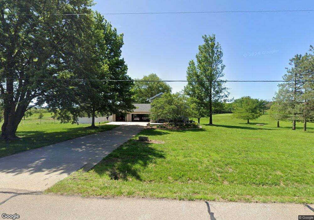 8821 SW 37th St, Topeka, KS 66614 - photo 1