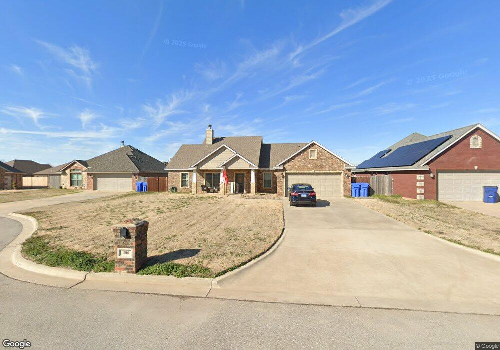 308 N Mountain Meadow Dr, Cache, OK 73527 - photo 1