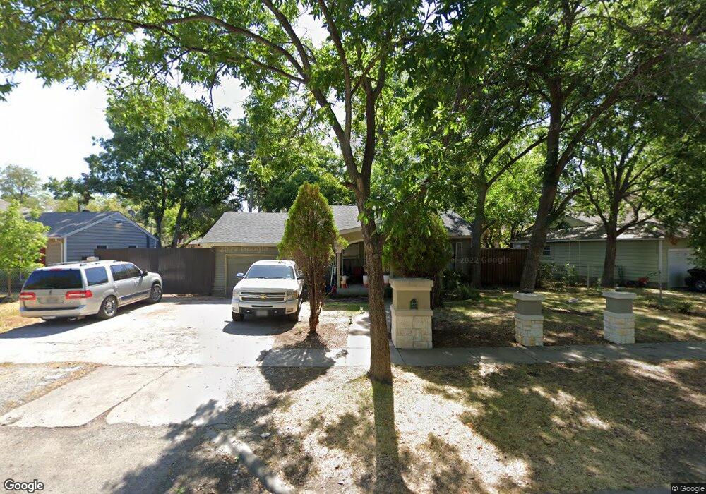 909 Clarice St, Grand Prairie, TX 75051 - photo 1