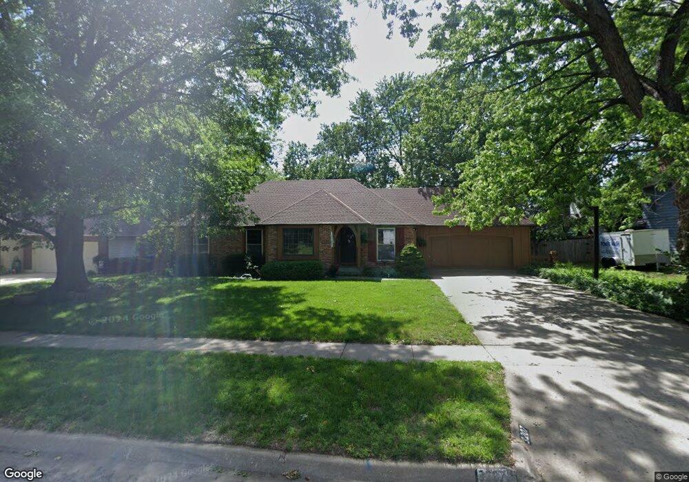 3207 SW MacVicar Ave, Topeka, KS 66611 - photo 1