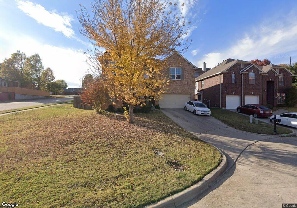 401 Ridgeview Ct, Hurst, TX 76053 - photo 1