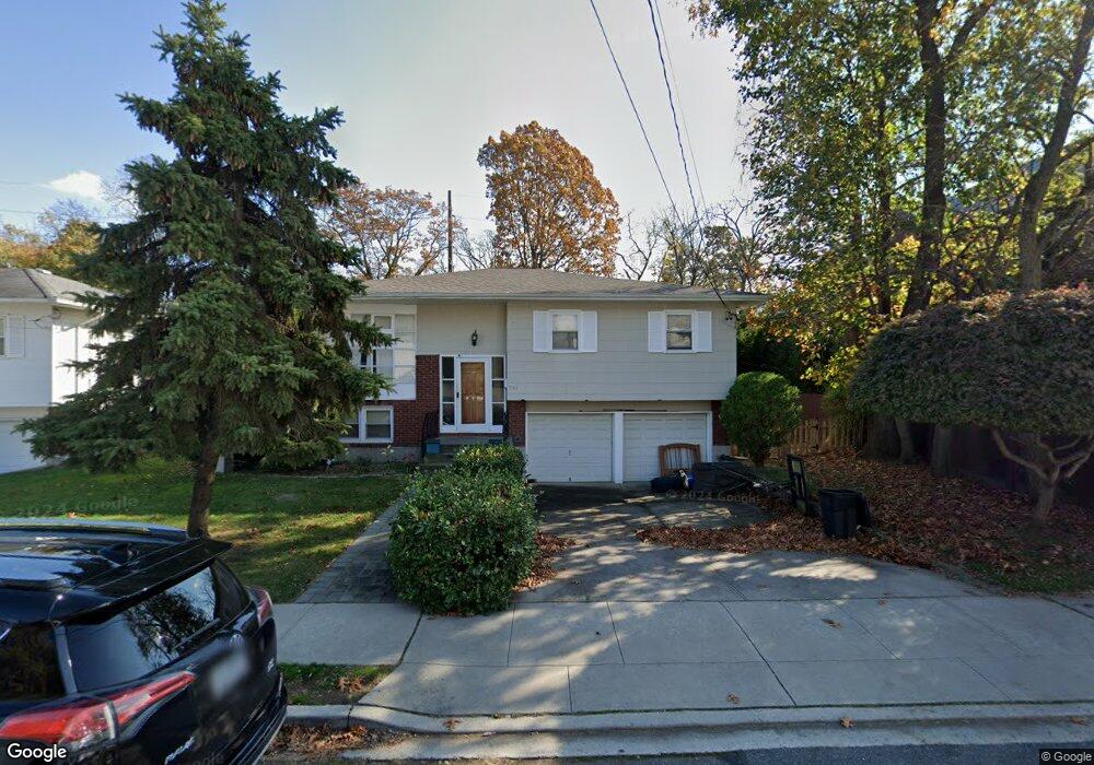 837 Woodmere Ct, Woodmere, NY 11598 - photo 1