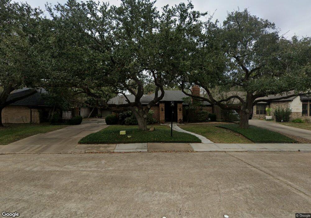 10110 Burgoyne Rd, Houston, TX 77042 - photo 1