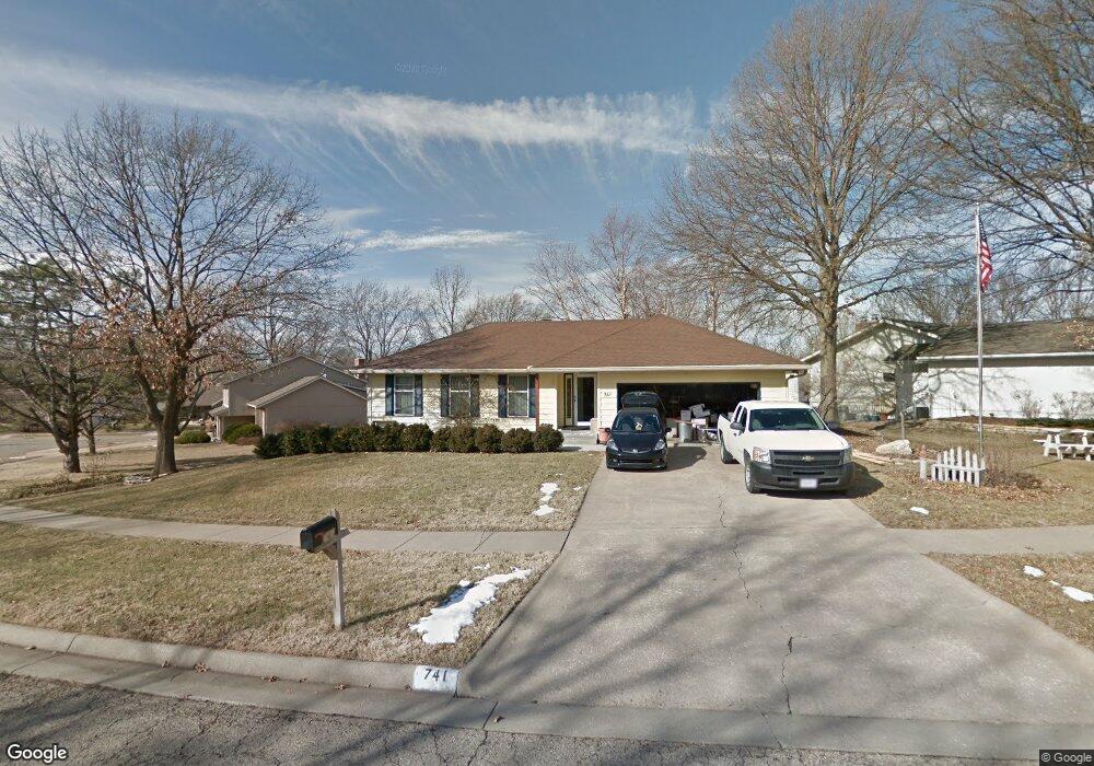 741 SW Prairie Ct, Topeka, KS 66606 - photo 1