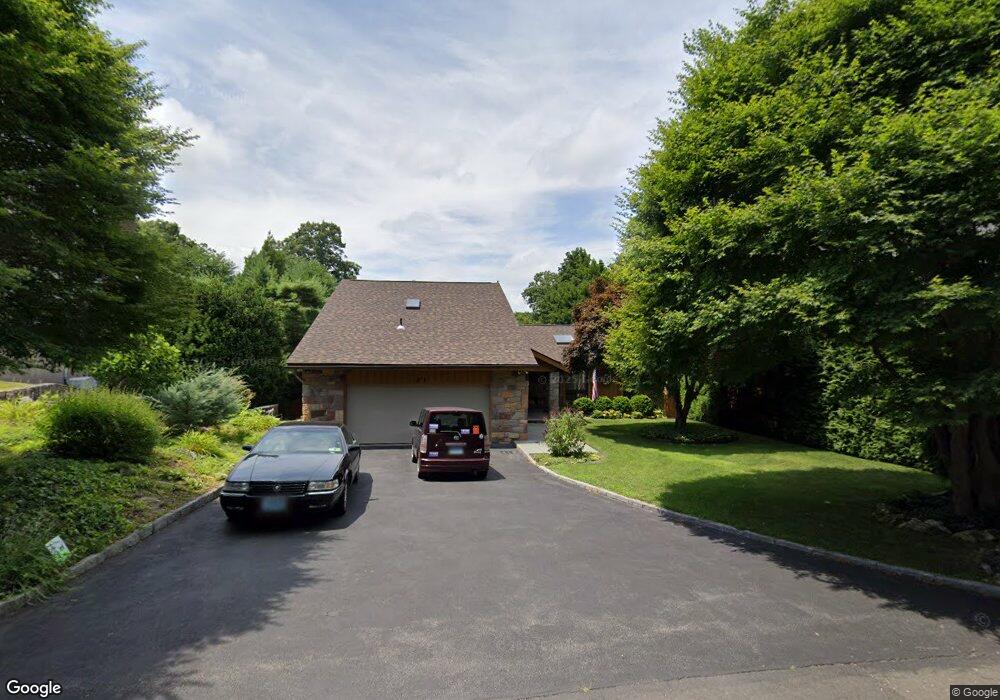 21 Greenway Dr, Greenwich, CT 06831 - photo 1