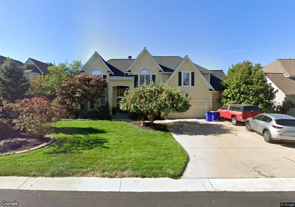 7326 Oakview St, Shawnee, KS 66216 - photo 1