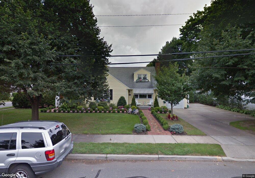 5 Middleton Rd, Garden City, NY 11530 - photo 1