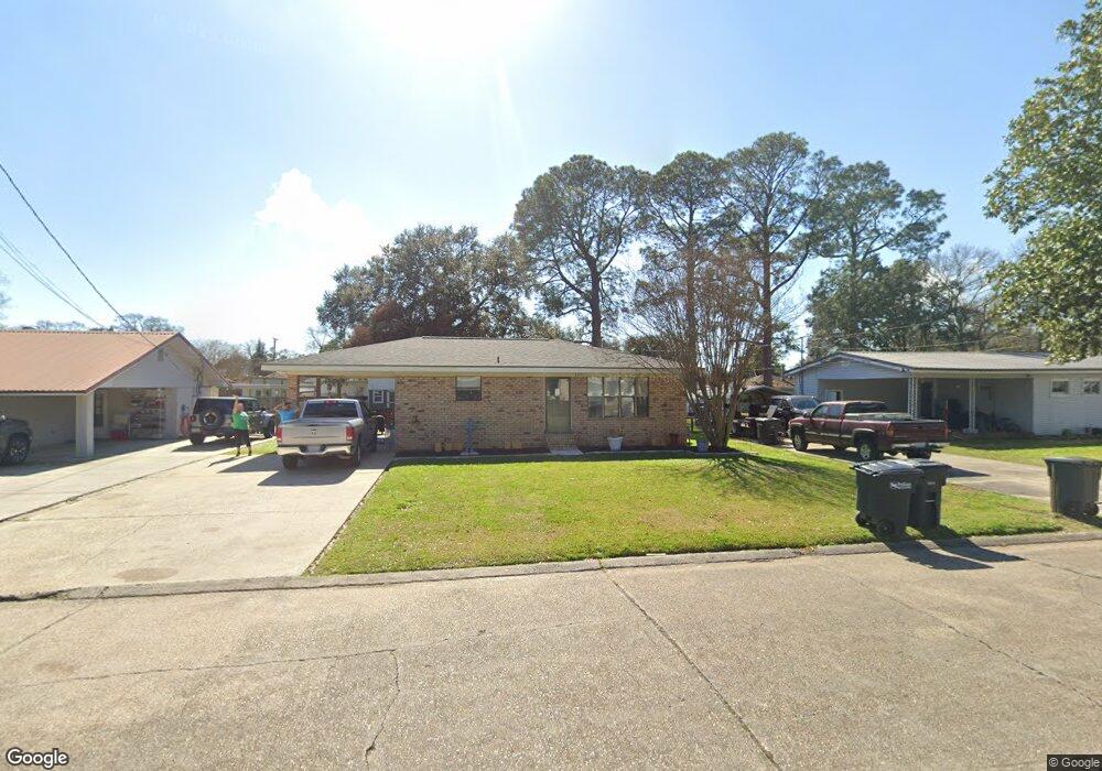 107 N Richelieu Cir, New Iberia, LA 70560 - photo 1