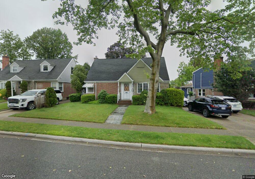 101 Devonshire Dr, New Hyde Park, NY 11040 - photo 1