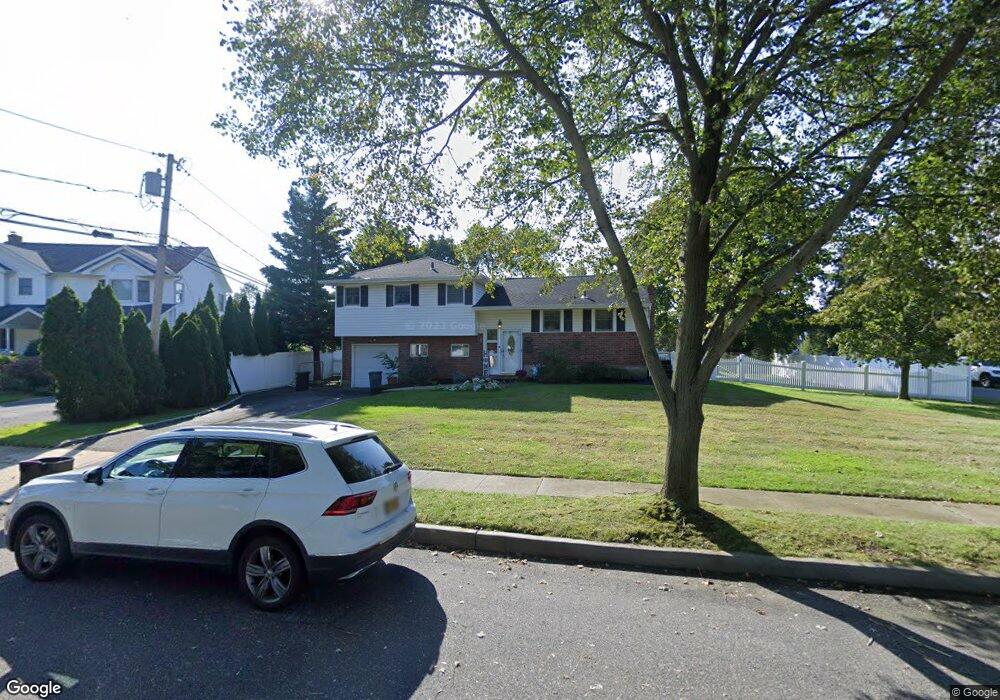 2 Cameo Rd, ComMacK, NY 11725 - photo 1