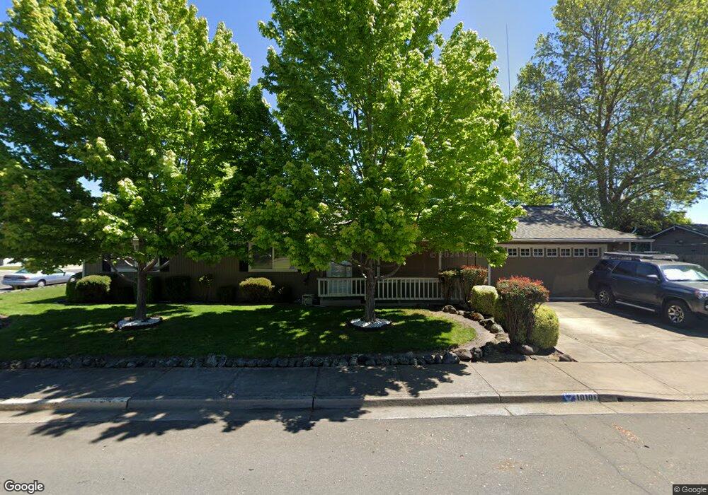 1010 Coachman Dr, Central Point, OR 97502 - photo 1