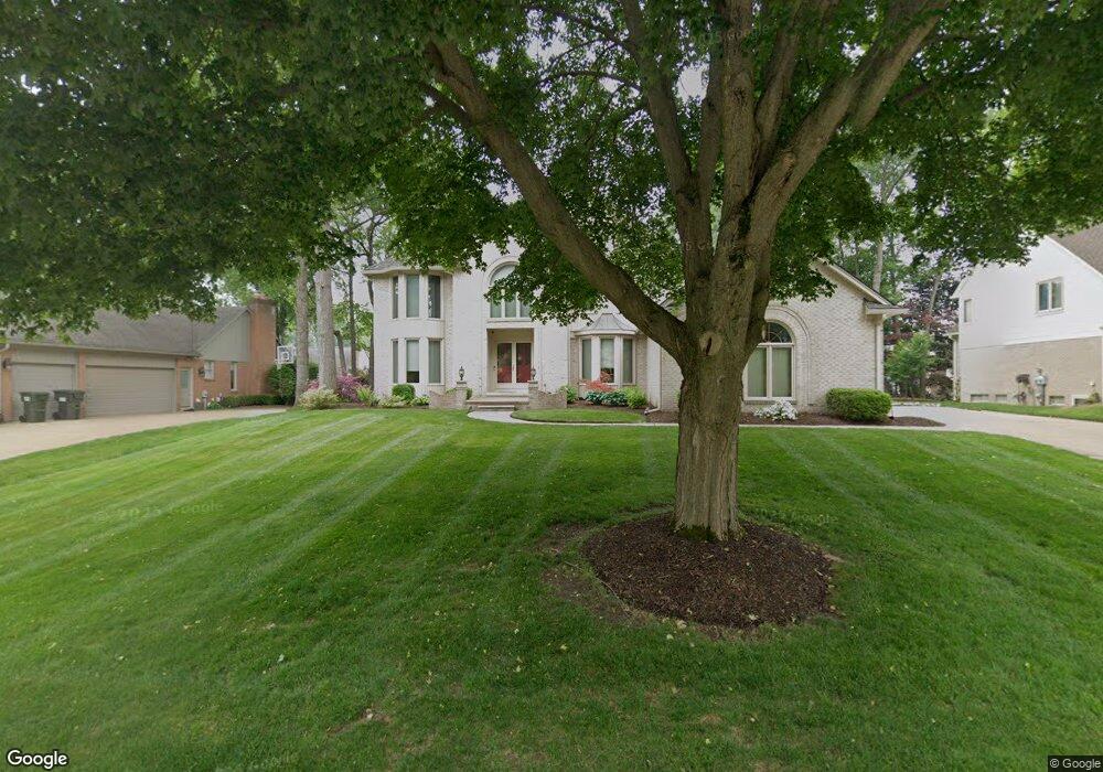 3277 Parkwood Dr, Rochester Hills, MI 48306 - photo 1