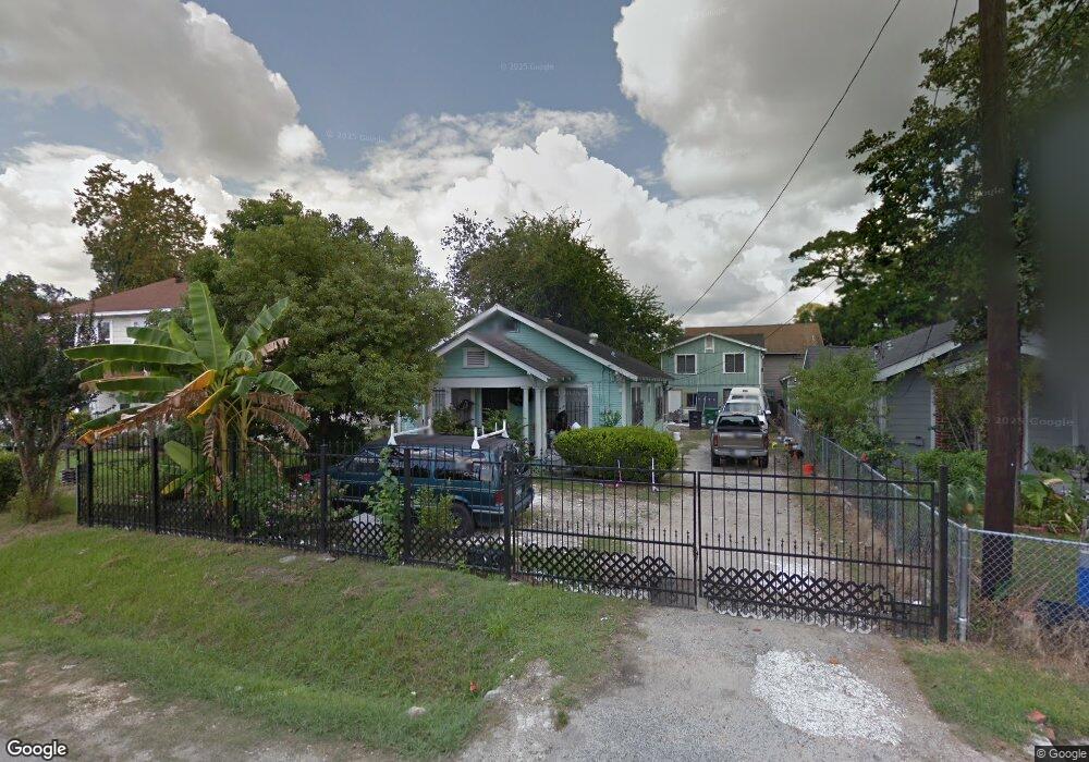 1301 Melbourne St, Houston, TX 77022 - photo 1