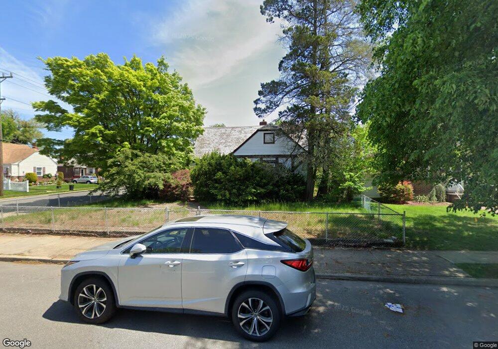 121 Commonwealth St, Franklin Square, NY 11010 - photo 1