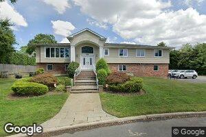 22 Bayberry Rd, Lawrence, NY 11559