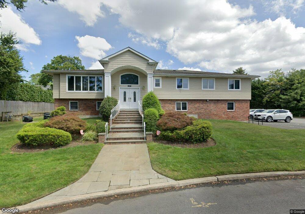 22 Bayberry Rd, Lawrence, NY 11559 - photo 1