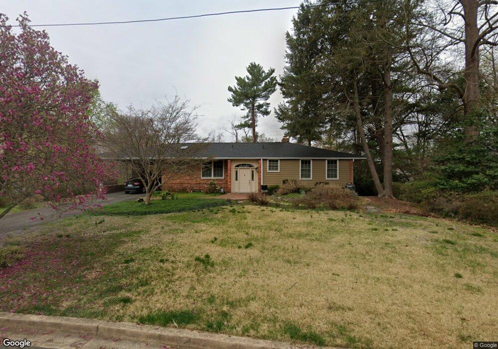 1022 Shipman Ln, McLean, VA 22101 - photo 1