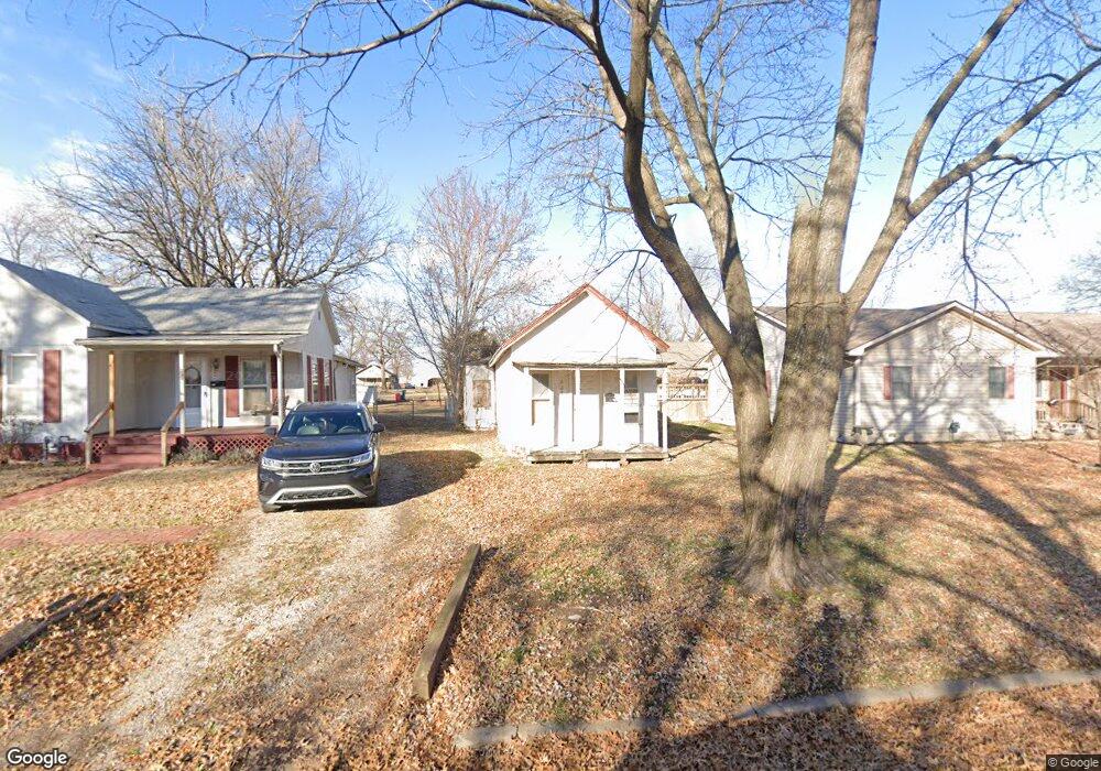 2219 Clark Ave, Parsons, KS 67357 - photo 1