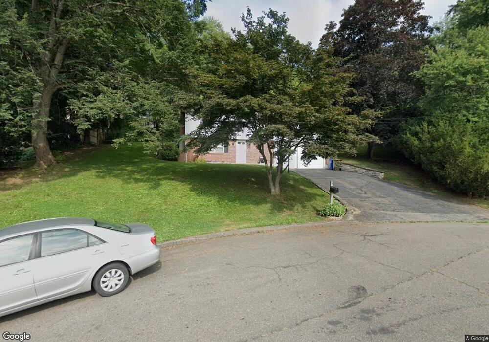 92 Lynn Dr, Meriden, CT 06451 - photo 1