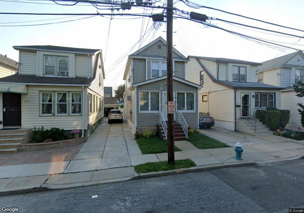 9250 246th St, Floral Park, NY 11001 - photo 1