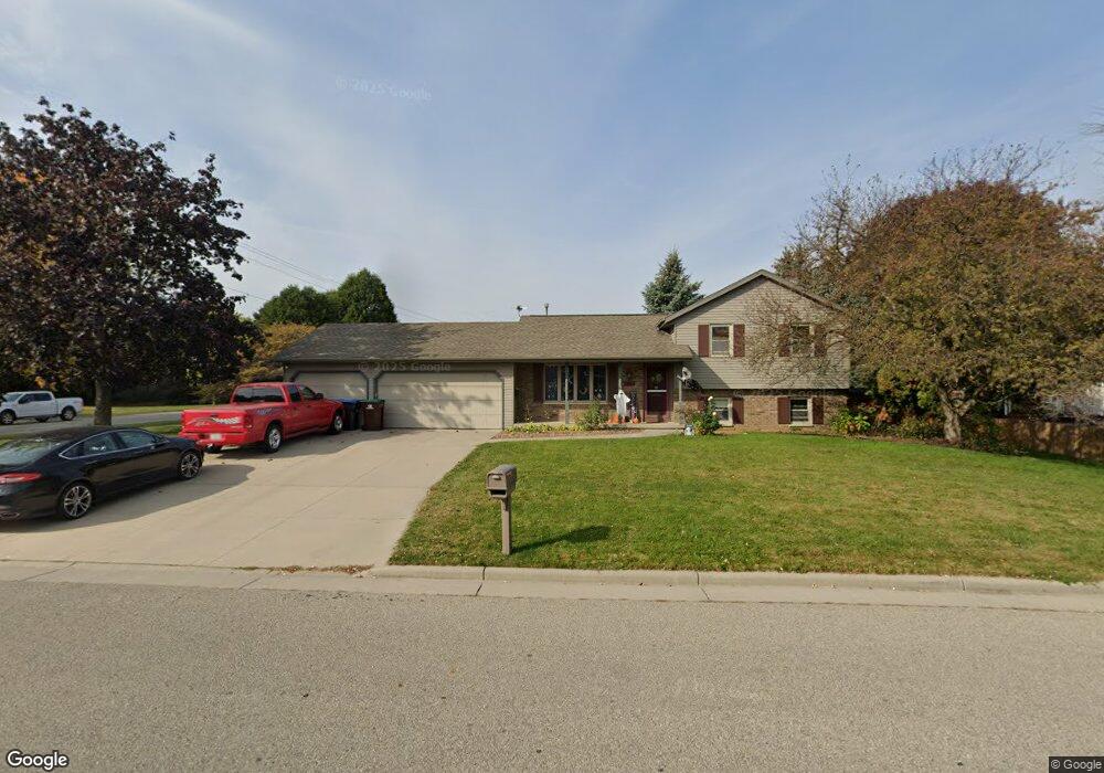 3405 N Suncrest Ln, Appleton, WI 54914 - photo 1