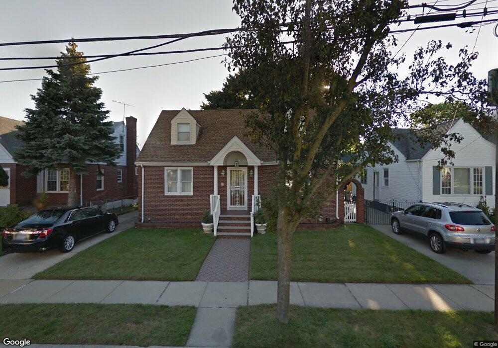 43 Lincoln Ave, New Hyde Park, NY 11040 - photo 1