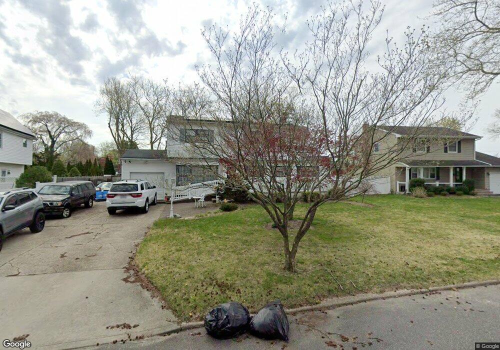 14 Arden Ln, ComMacK, NY 11725 - photo 1