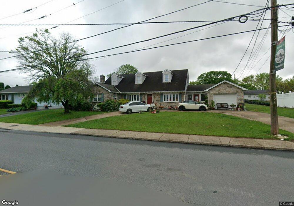 318 E Noble Ave, Shoemakersville, PA 19555 - photo 1