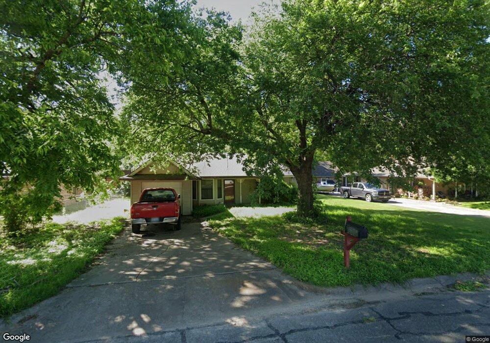 1113 Williams Ave, Cleburne, TX 76033 - photo 1