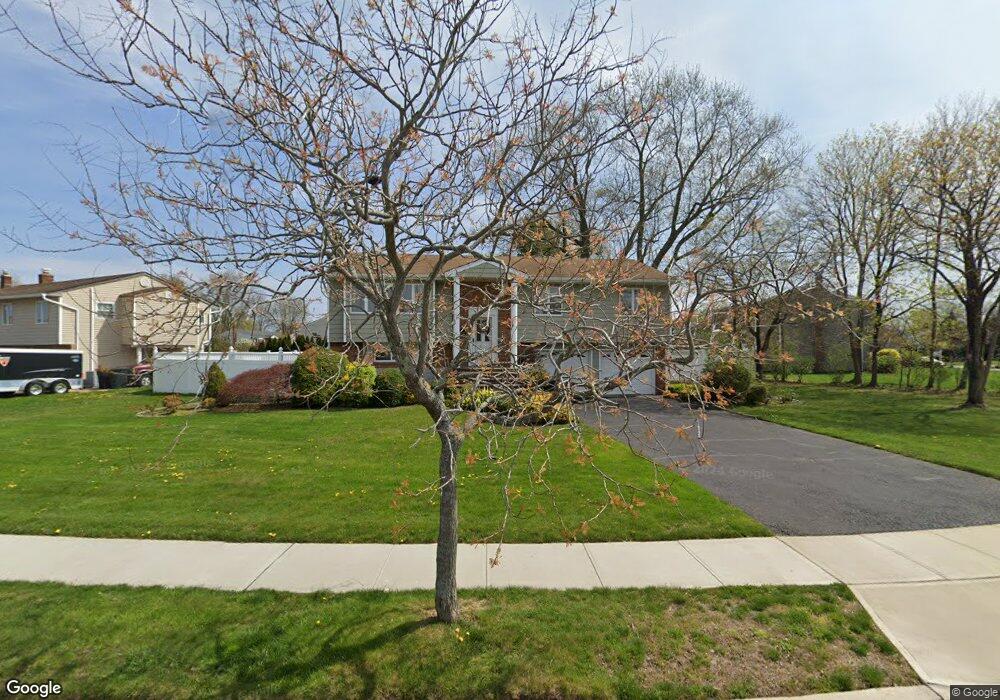 3 Pebble Place, ComMacK, NY 11725 - photo 1