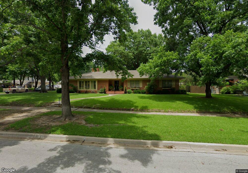 1423 Bixby St, Ardmore, OK 73401 - photo 1