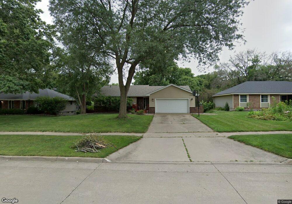 912 52nd St, West Des Moines, IA 50265 - photo 1