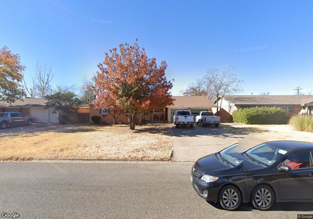 1207 Ennis St, Plainview, TX 79072 - photo 1