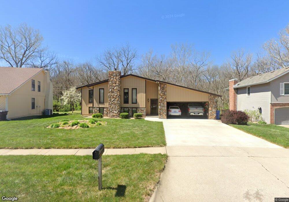 3215 SW Arrowhead Rd, Topeka, KS 66614 - photo 1